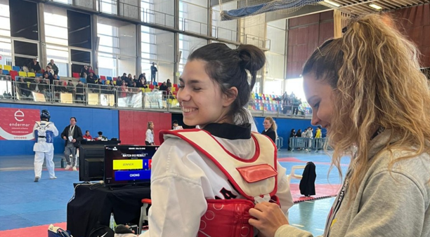 Coaches de Warriors acompañando a una alumna en competición